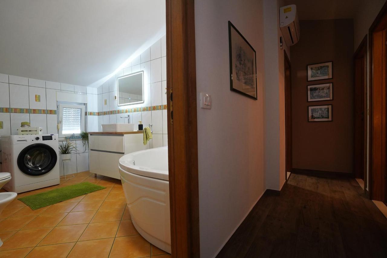 Villa Tago With Heated New Pool Kaštela Eksteriør billede